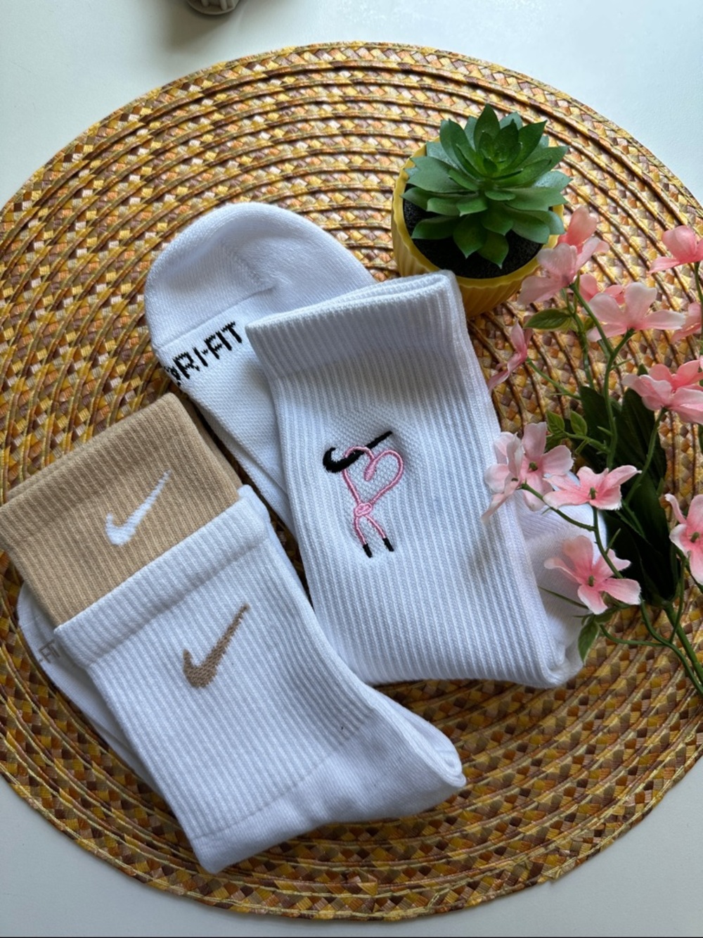 Nike White Crew Socks with Tan Accents & Pink Logo – 2 pairs